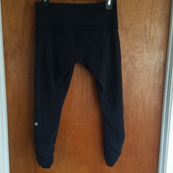 Cropped Lululemon black size 4 - Picture 2 of 8